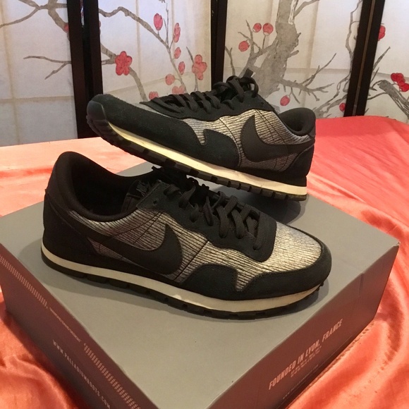 NIKE AIR PEGASUS 83 SIZE 8 WOMEN BLACK METALLIC LUSTER GREY SILVER RUN… - Picture 1 of 4